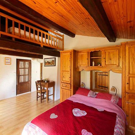 אנטרוו Chambres D'Hotes - La Maison De Julie מראה חיצוני תמונה